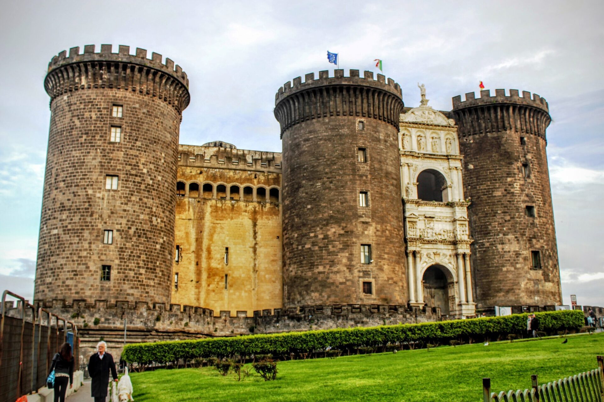 Novo Castle Naples 1 scaled 3 days in Naples - Your Essential Guide to Popular Attractions