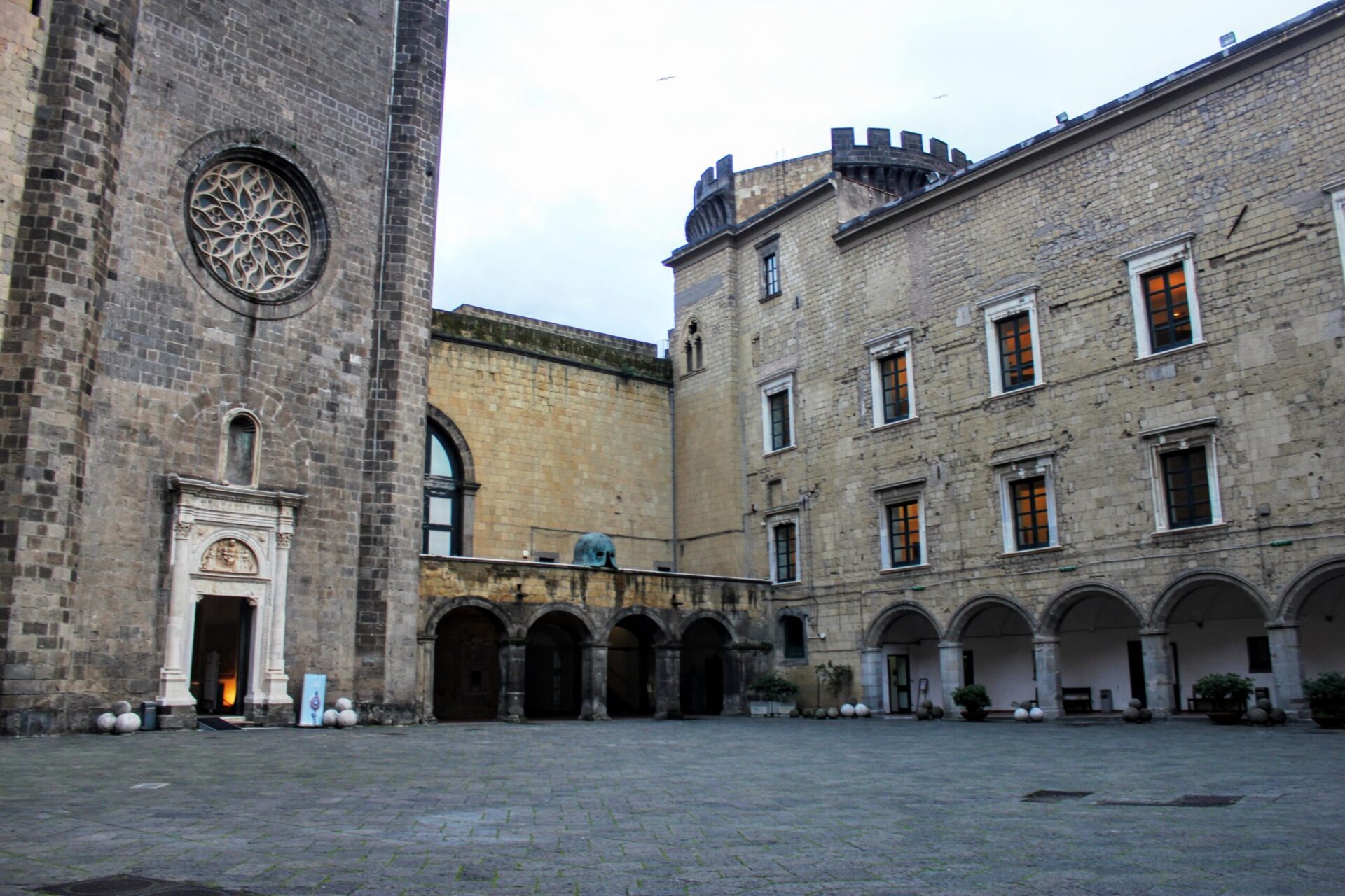 Novo Castle Naples 2 scaled 3 days in Naples - Your Essential Guide to Popular Attractions